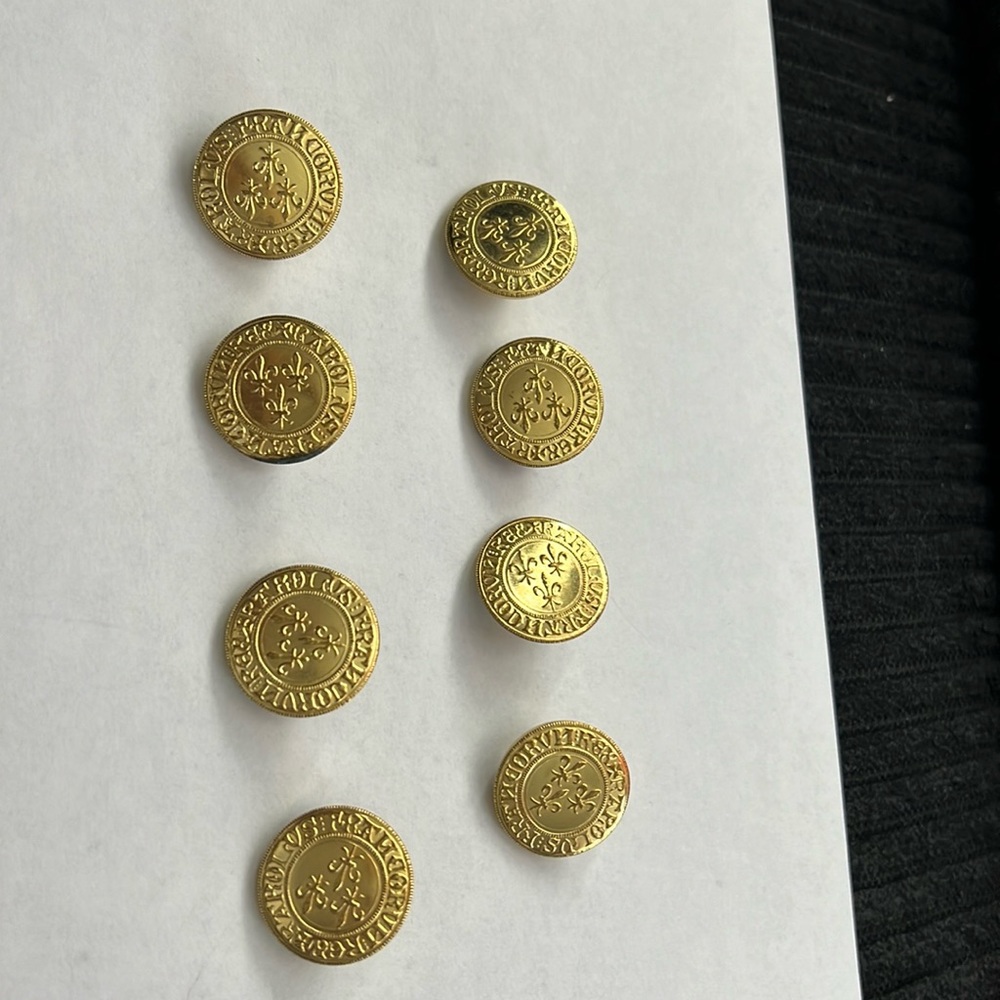 Vintage Buttons - Picture 2 of 3